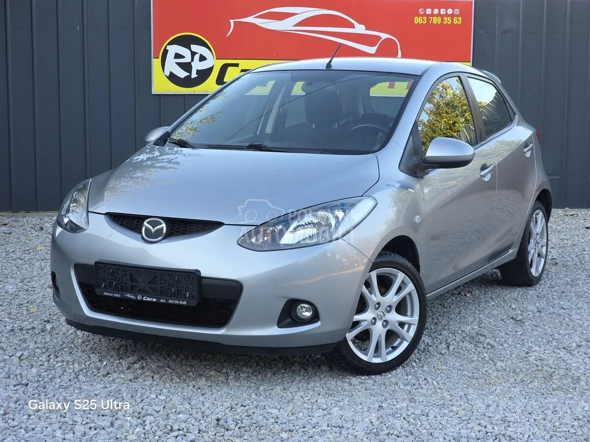 Mazda 2 2010 photo 2