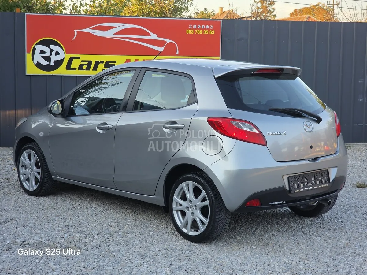 Mazda 2 2010 photo 4