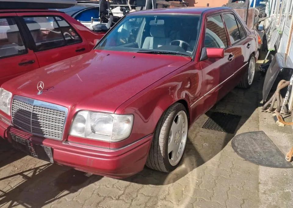 Mercedes-Benz 200E