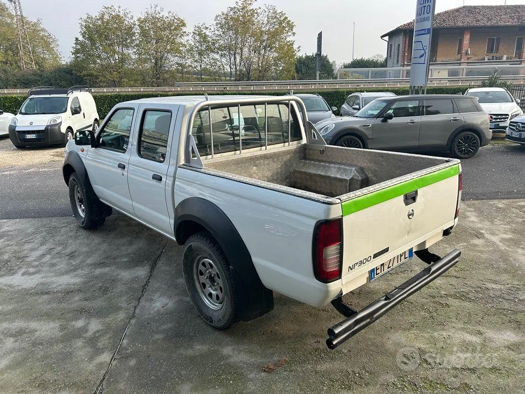 Nissan Navara 2012 photo 3