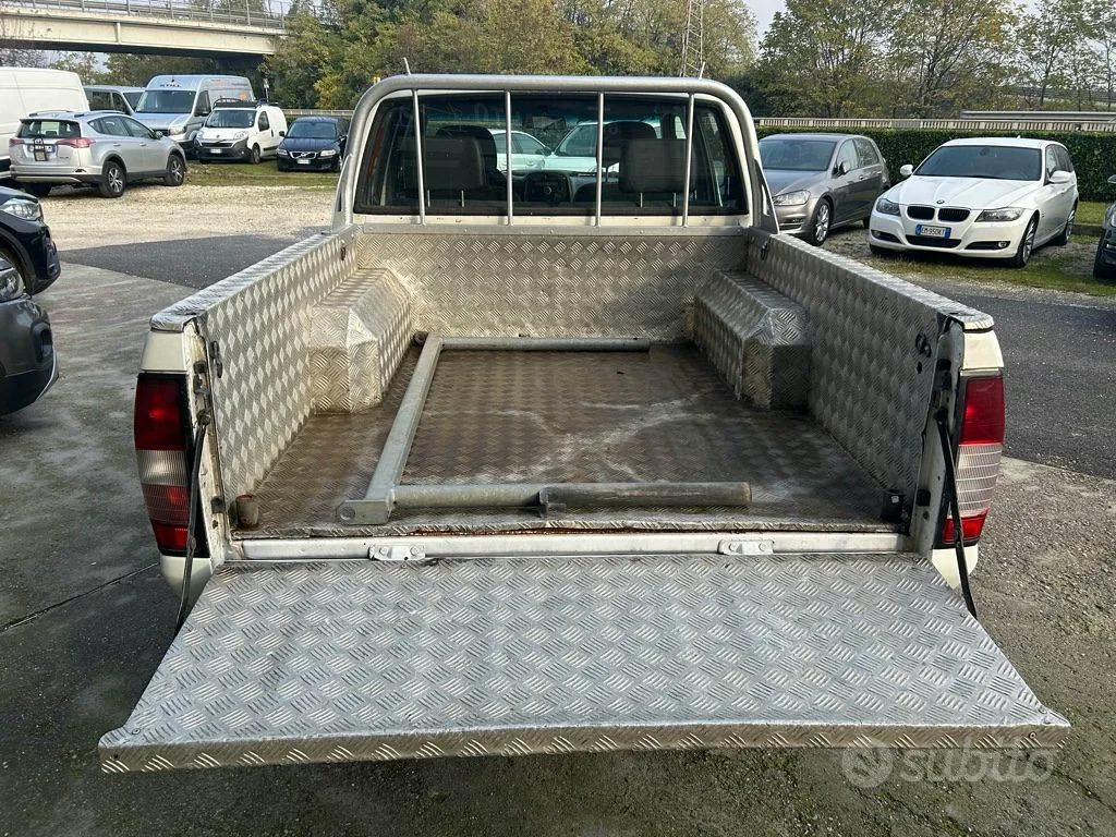 Nissan Navara 2012 photo 5