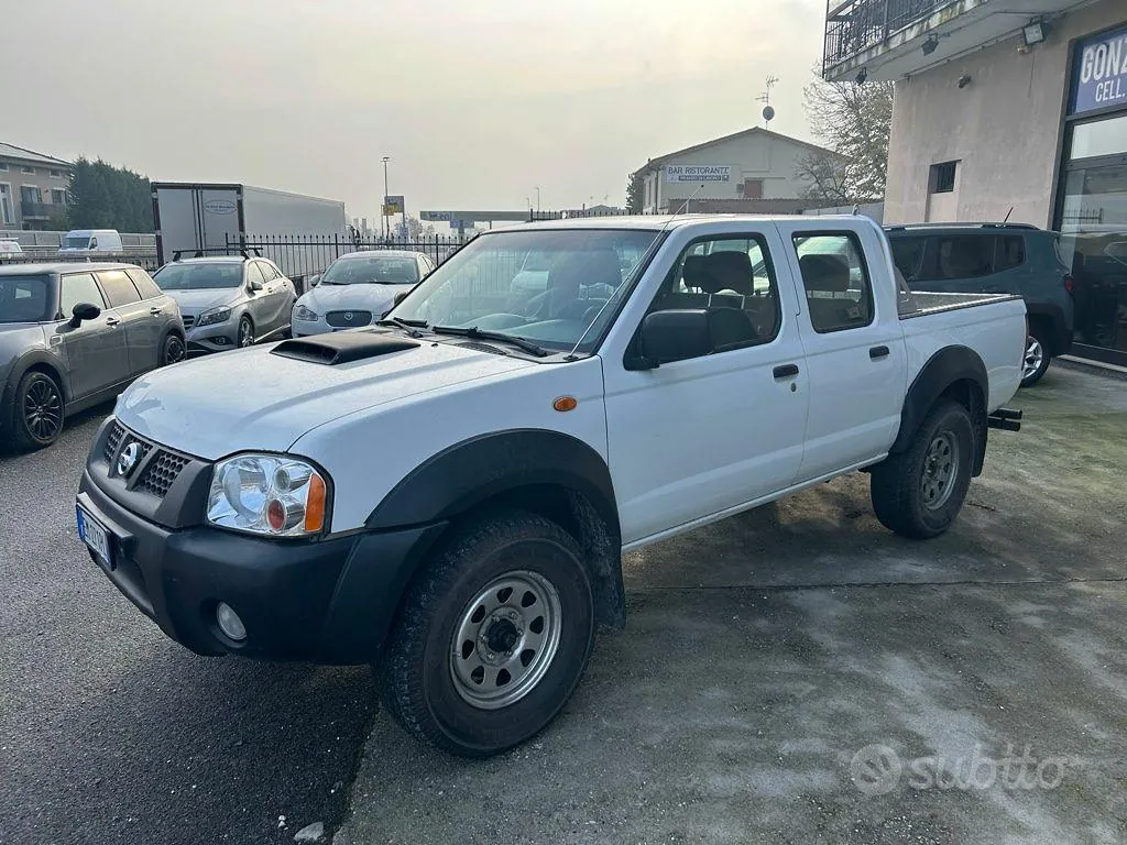 Nissan Navara 2012 photo 2