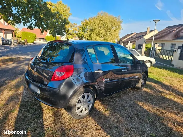 Renault Clio 2009 photo 3