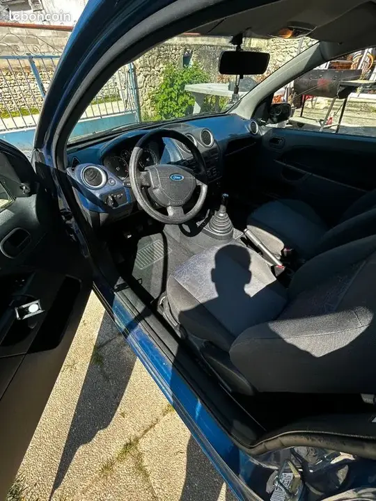 Ford Fiesta 2006 photo 2