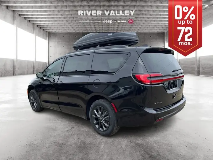Chrysler Pacifica 2026 photo 5