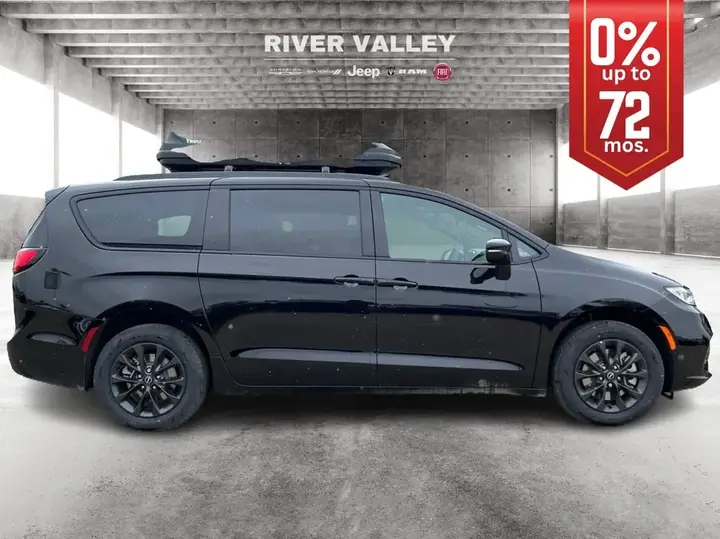 Chrysler Pacifica 2026 photo 2