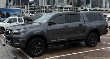 Toyota Hilux 2023 photo 2