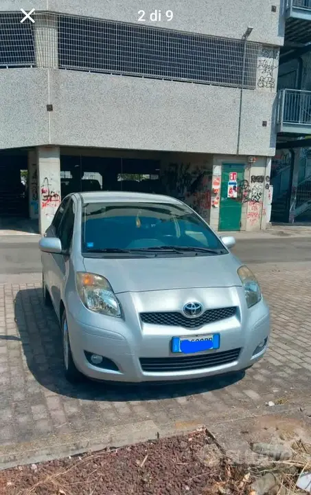 Toyota Yaris 2011 photo 2