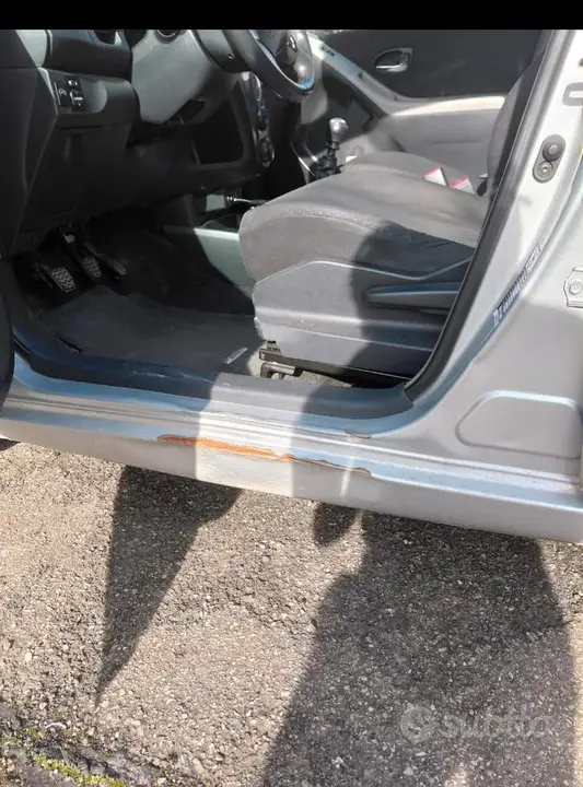 Toyota Yaris 2011 photo 3