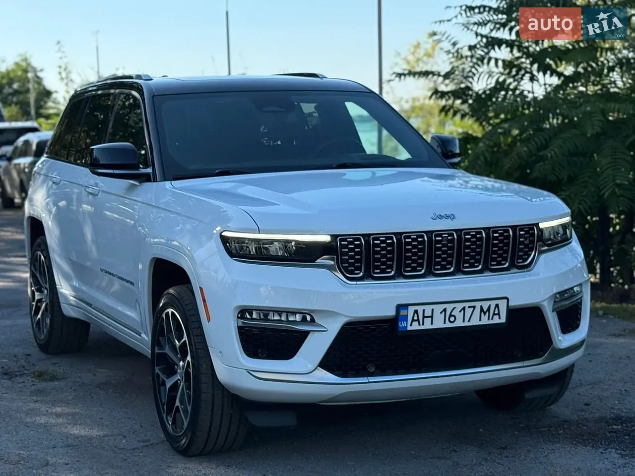 Jeep Grand Cherokee 2023 photo 2