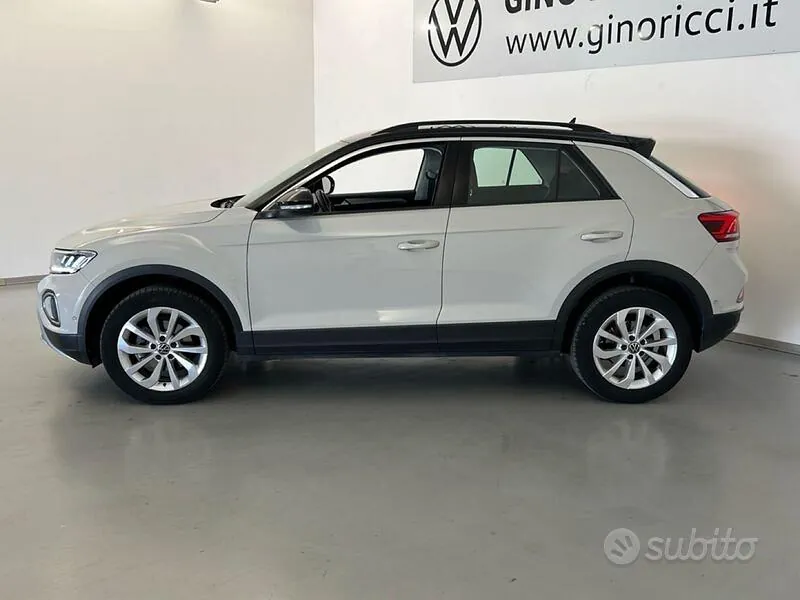 Volkswagen T-Roc 2023 photo 3