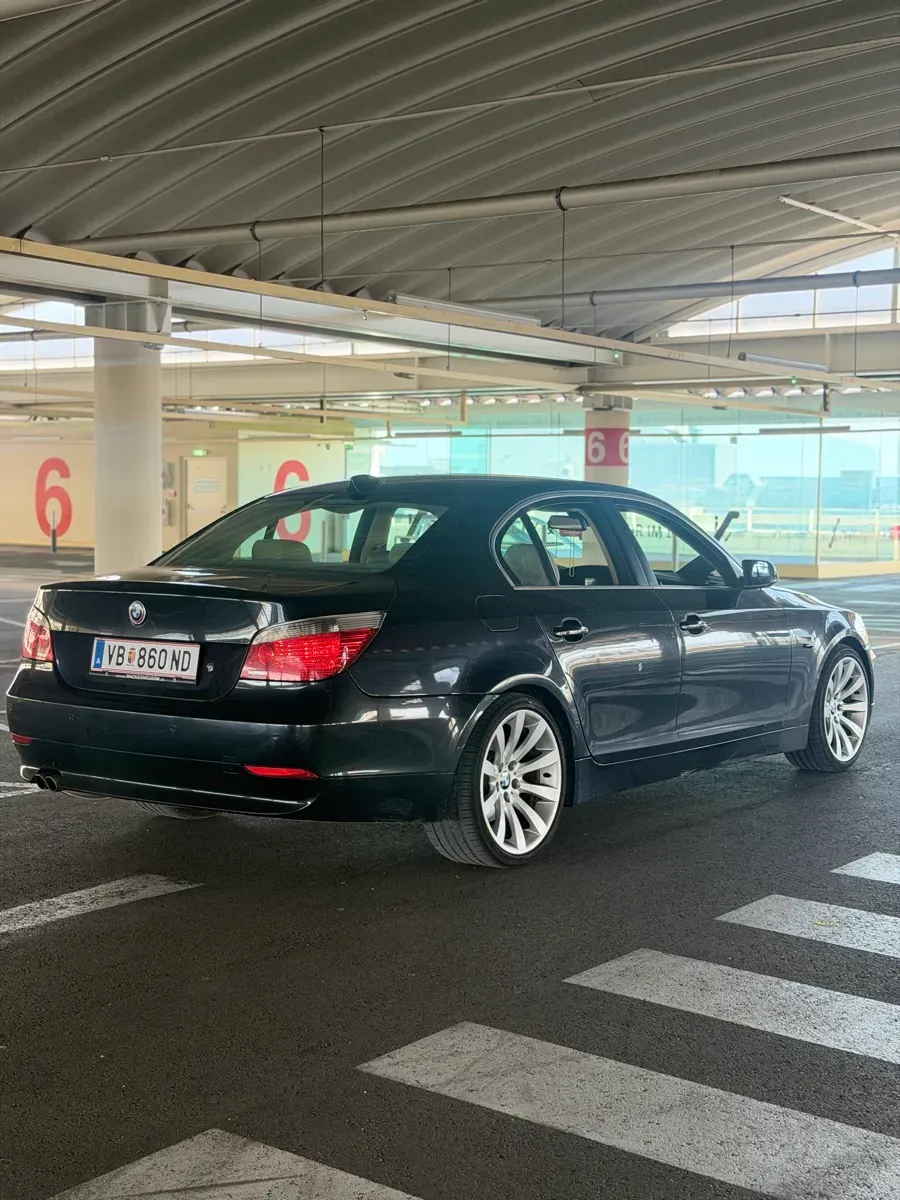 BMW 5 Series 2004 photo 2