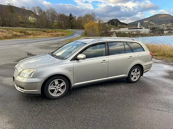 Toyota Avensis 2004 photo 4