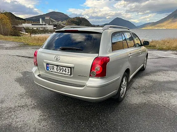 Toyota Avensis 2004 photo 5