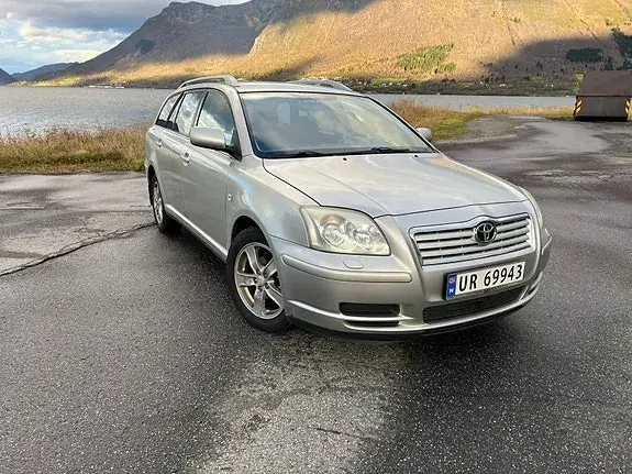 Toyota Avensis 2004 photo 2