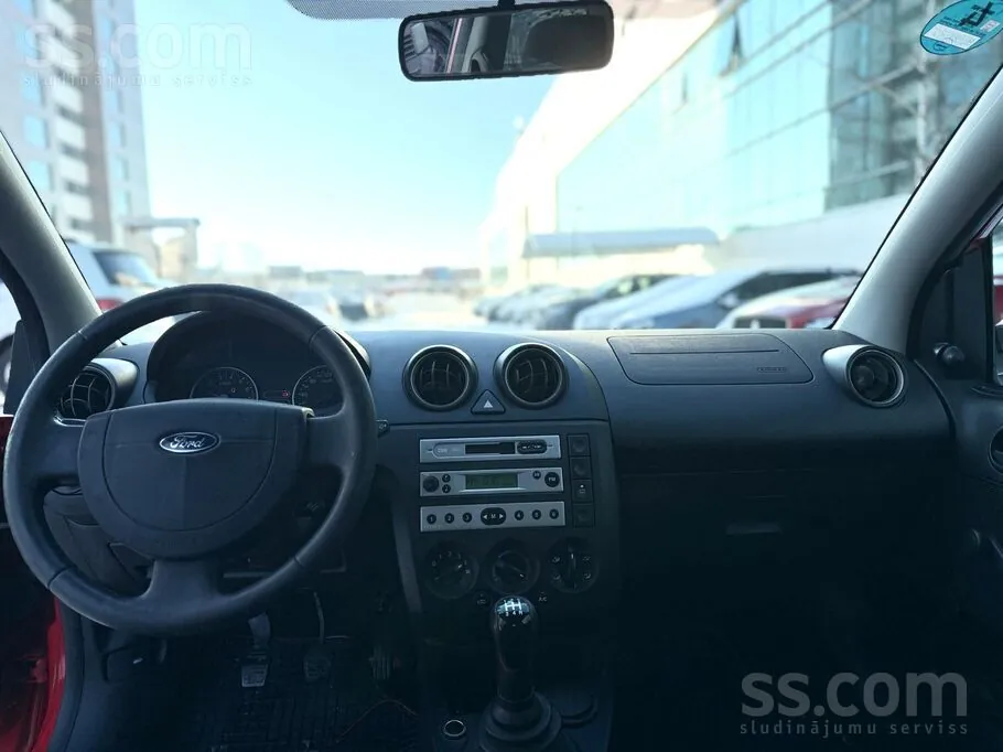 Ford Fiesta 2004 photo 3