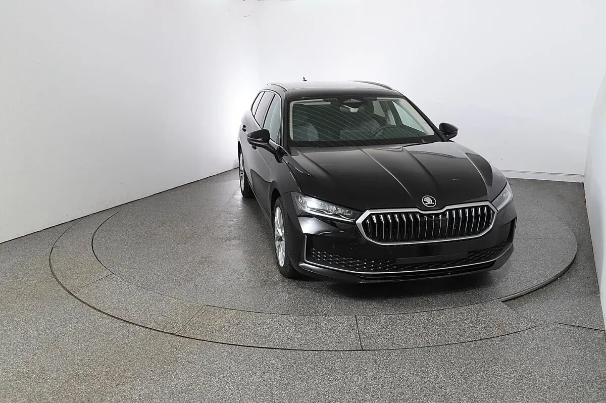 Skoda Superb 2026 photo 2
