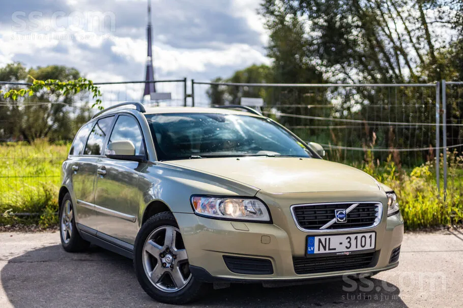 Volvo V50 2010 photo 2