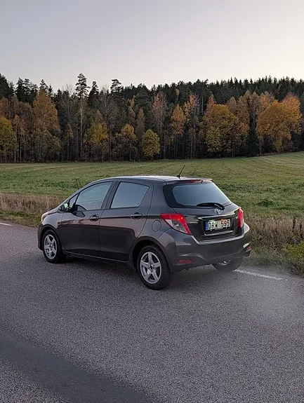 Toyota Yaris 2013 photo 3
