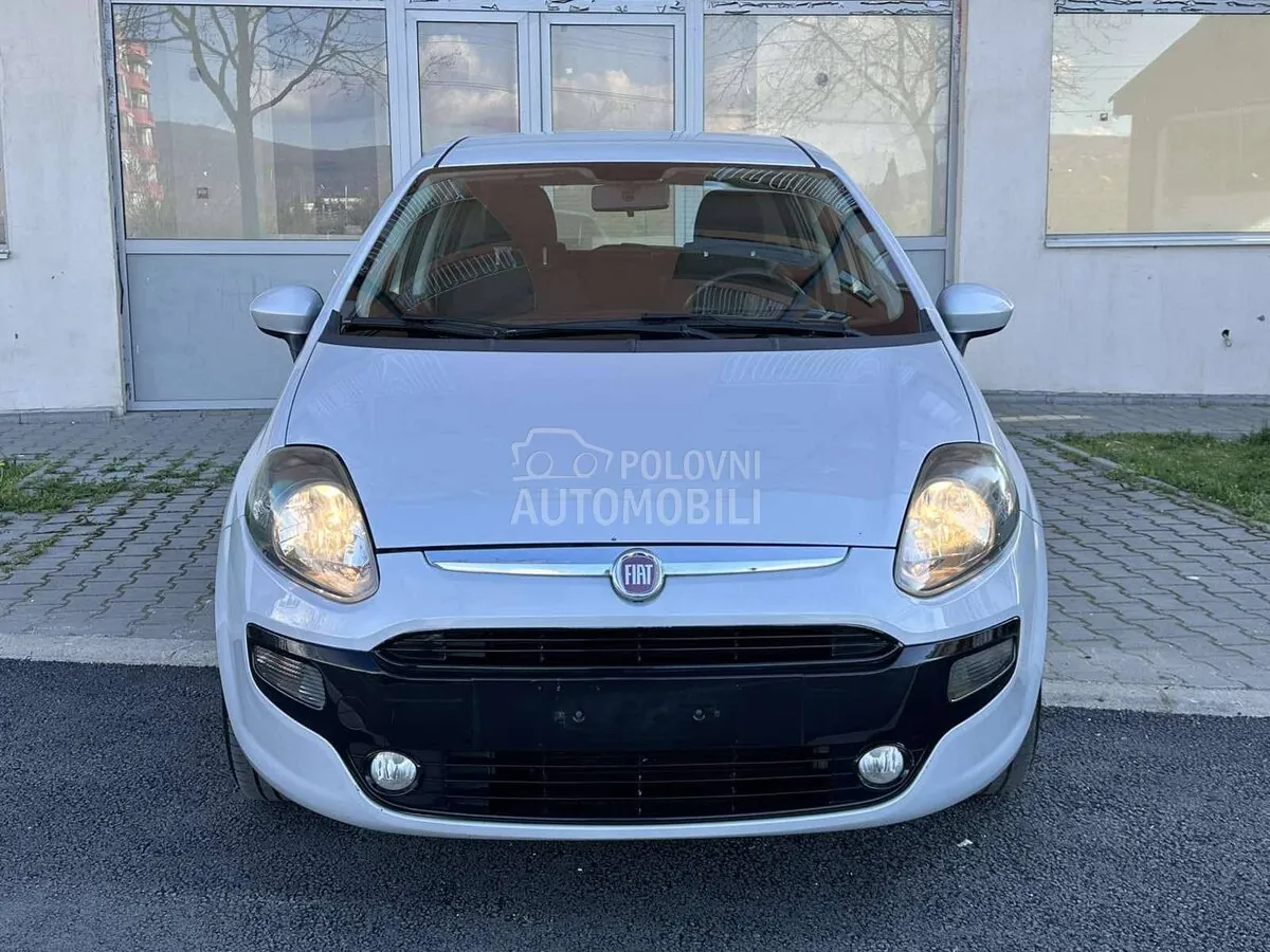 Fiat Grande Punto 2012 photo 2