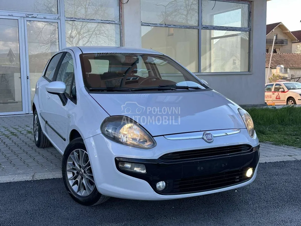 Fiat Grande Punto 2012 photo 3