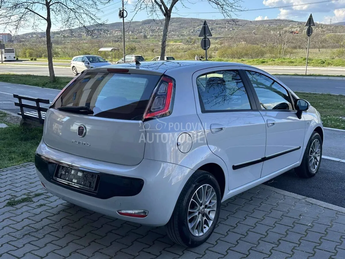 Fiat Grande Punto 2012 photo 5