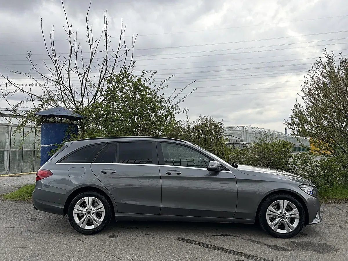 Mercedes-Benz C-Class 2019 photo 2