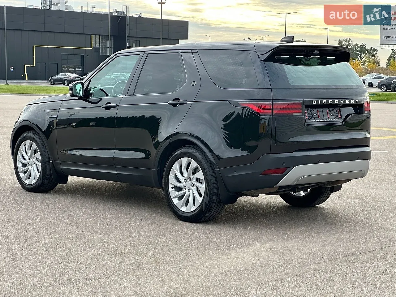 Land Rover Discovery 2023 photo 5