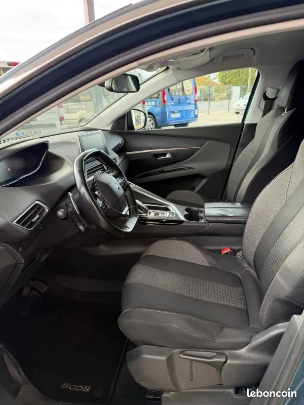 Peugeot 5008 2017 photo 5