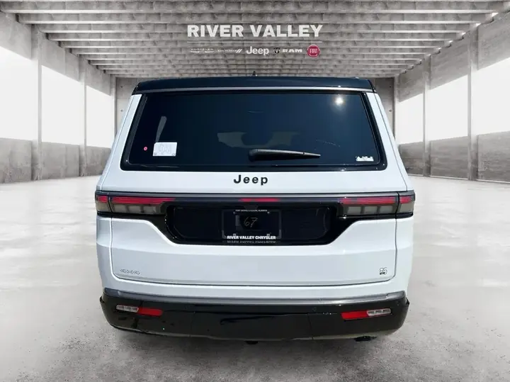 Jeep Grand Wagoneer 2026 photo 4