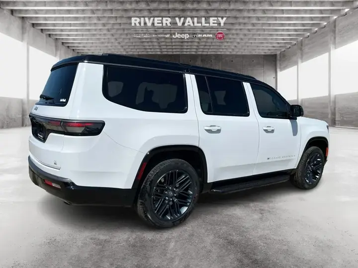 Jeep Grand Wagoneer 2026 photo 3