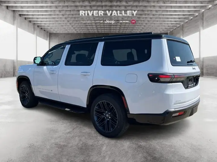 Jeep Grand Wagoneer 2026 photo 5