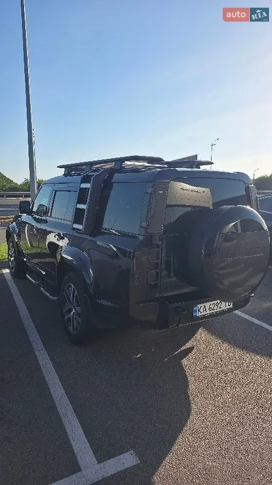 Land Rover Defender 2023 photo 2
