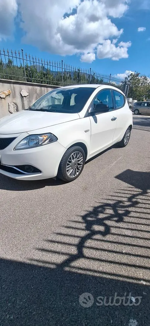 Lancia Ypsilon 2012 photo 2