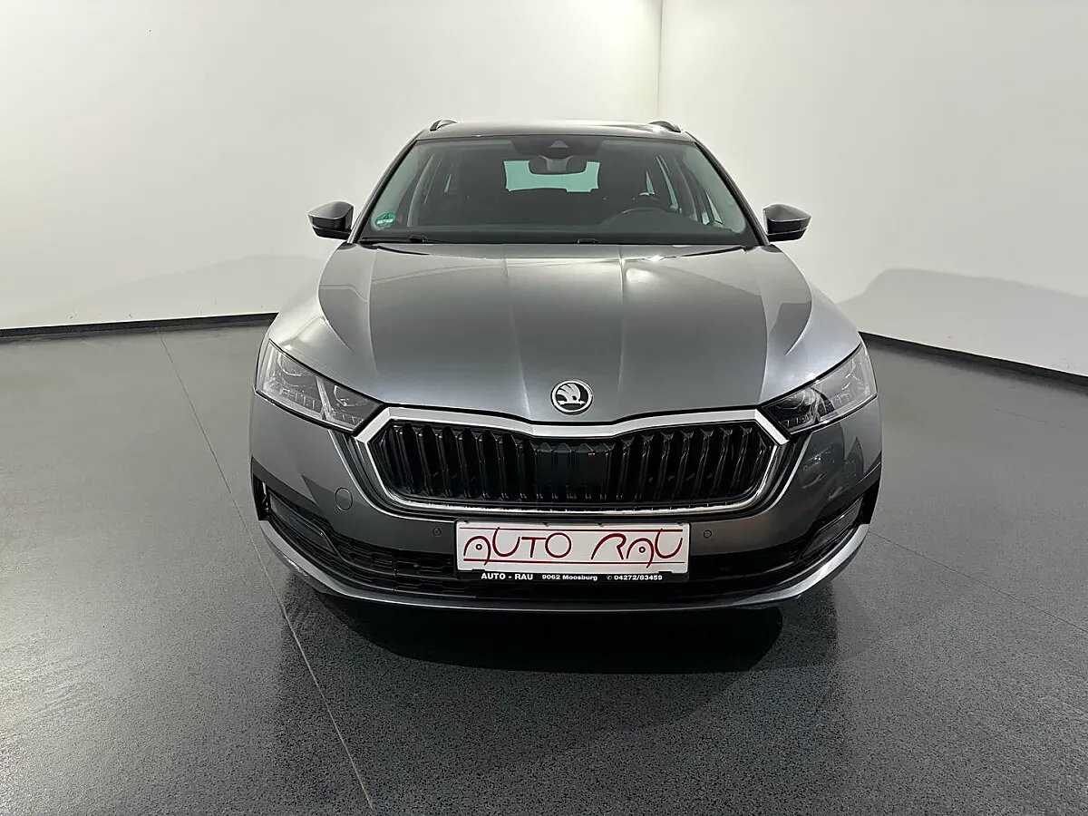 Skoda Octavia 2023 photo 2