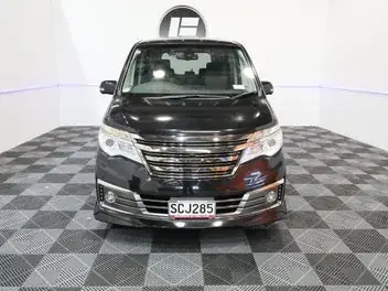 Nissan Serena 2014 photo 5