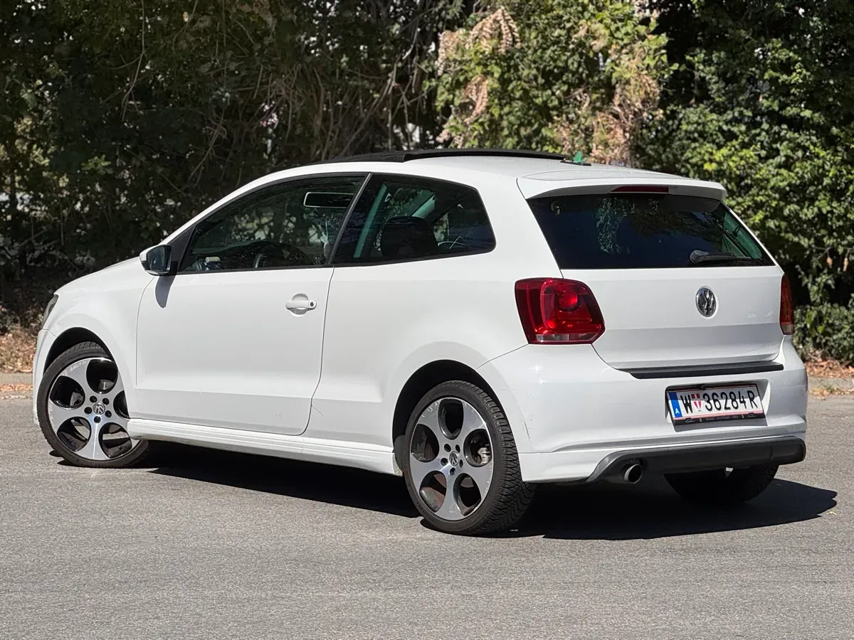 Volkswagen Polo 2012 photo 2