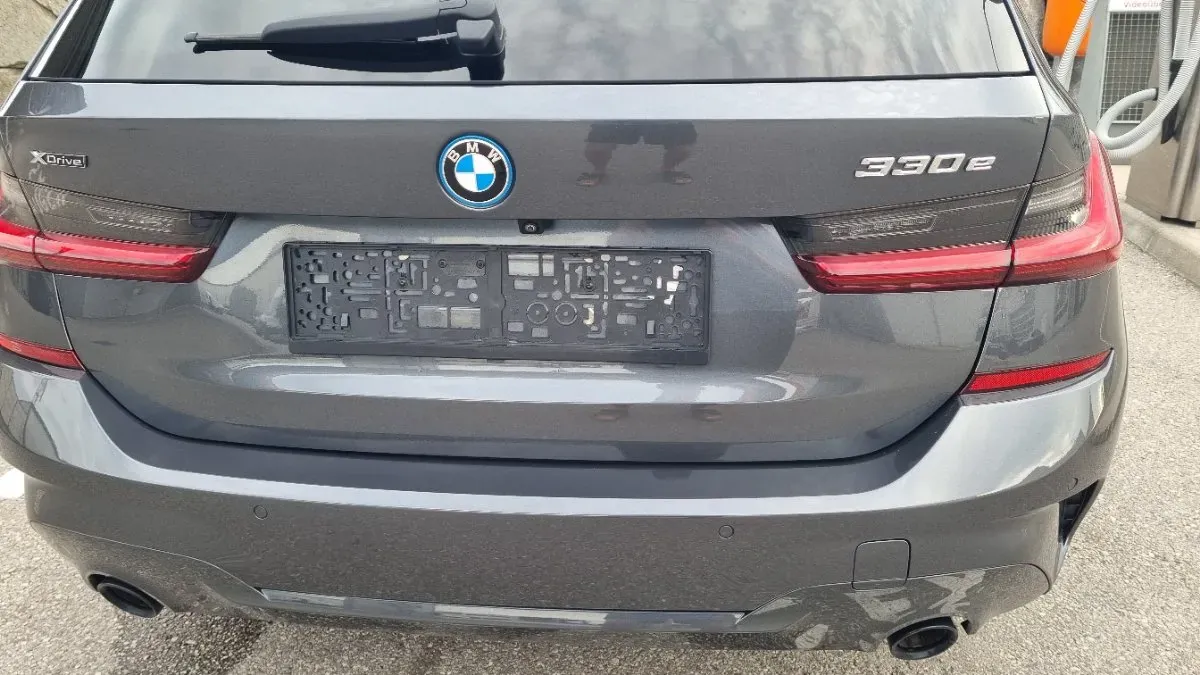 BMW 3 Series 2021 photo 3
