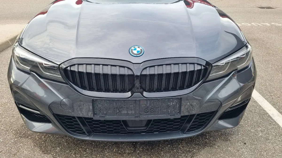BMW 3 Series 2021 photo 2