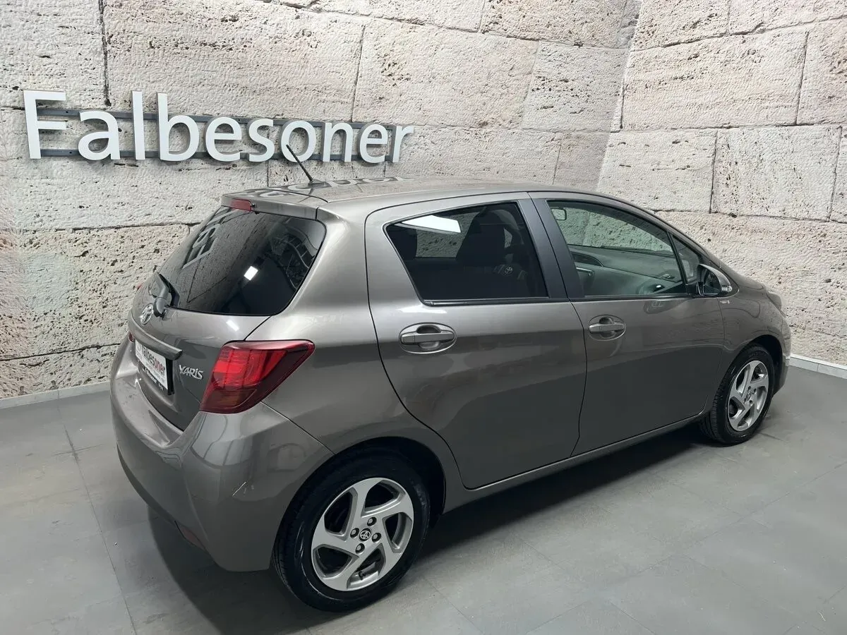 Toyota Yaris 2017 photo 3