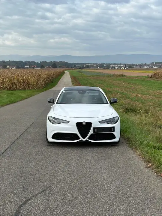 Alfa Romeo Giulia 2017 photo 3