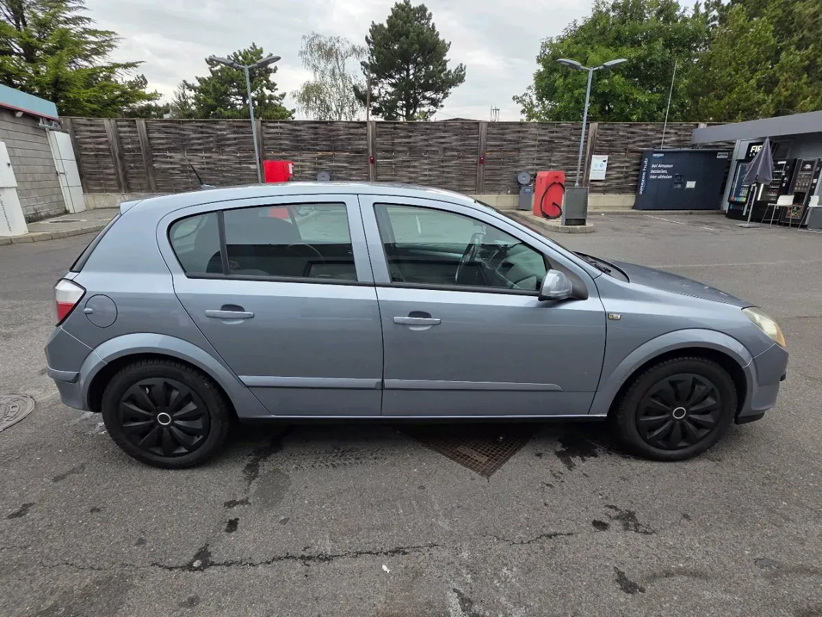 Opel Astra 2006 photo 2