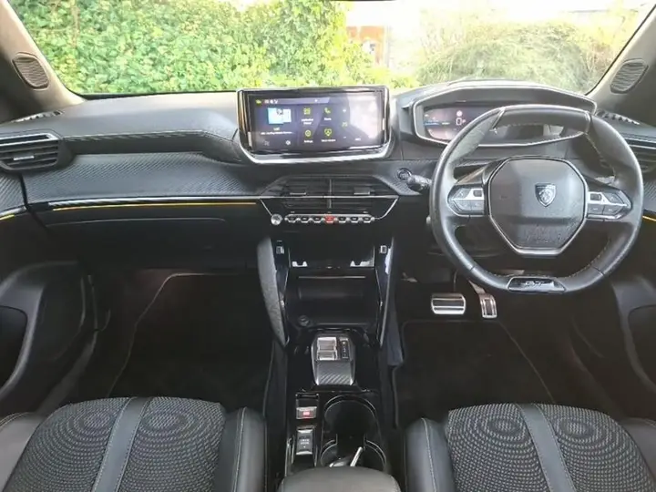 Peugeot E-2008 2024 photo 3