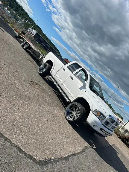 Dodge Ram 3500 2004 photo 2