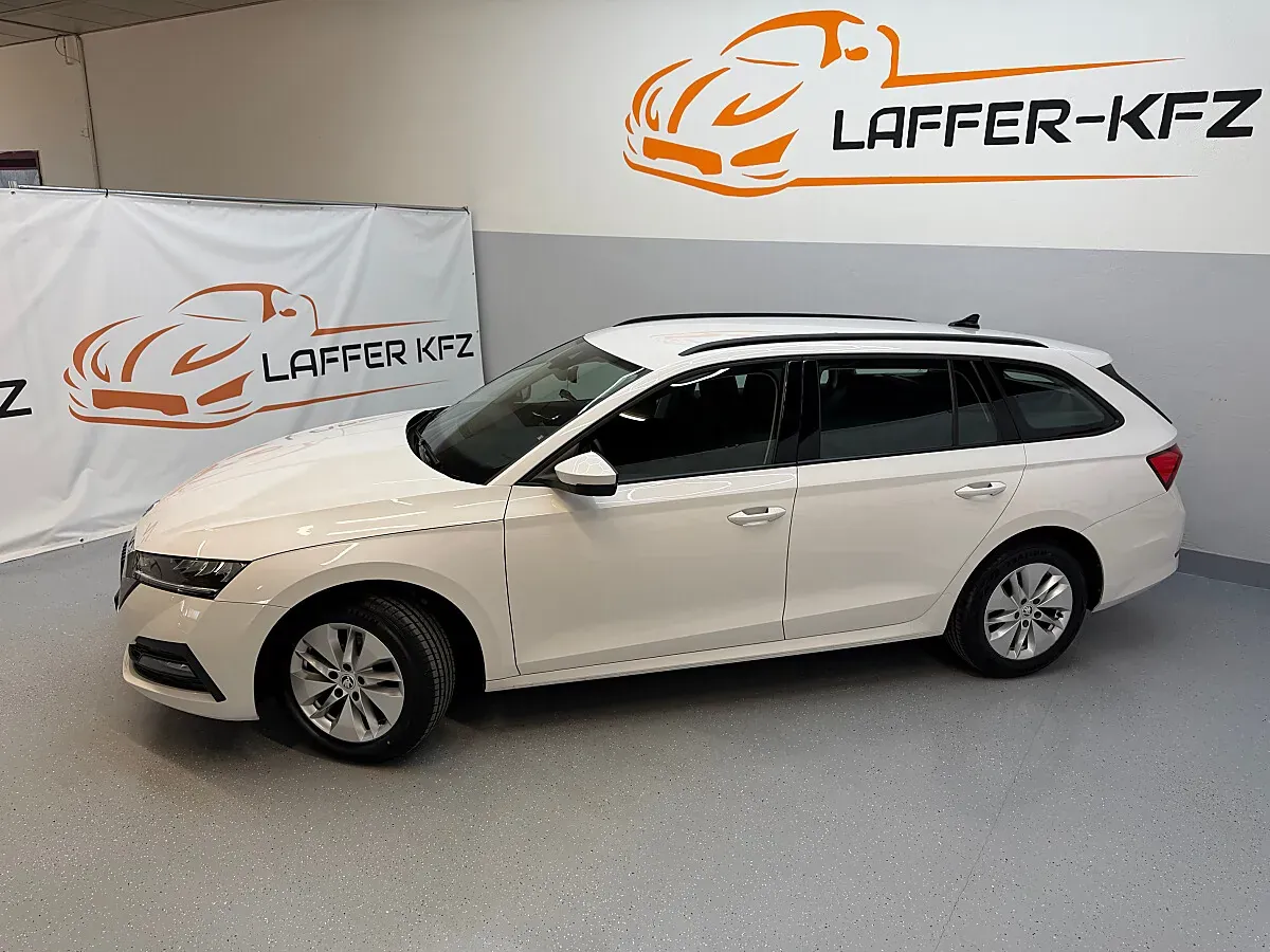 Skoda Octavia 2023 photo 2