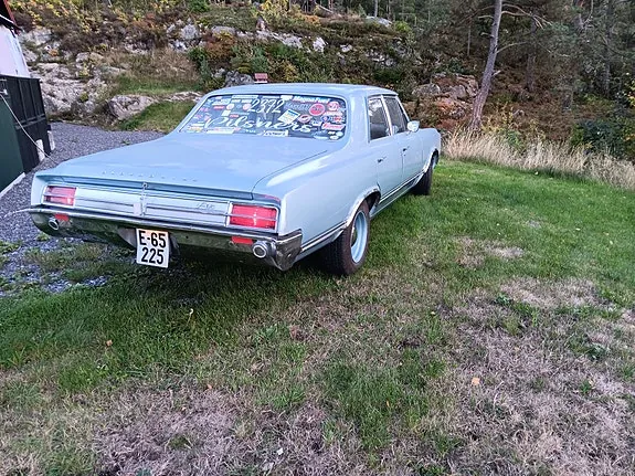 Oldsmobile F68 1965 photo 3
