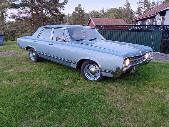 Oldsmobile F68 1965 photo 4