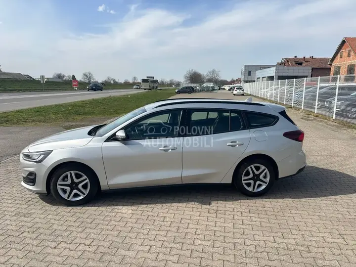 Ford Focus 2022 photo 2