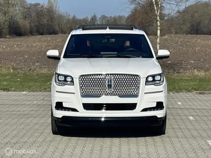 Lincoln Navigator 2024 photo 3