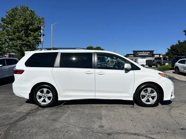 Toyota Sienna 2019 photo 4